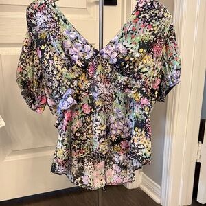 Chic Floral V-Neck Blouse